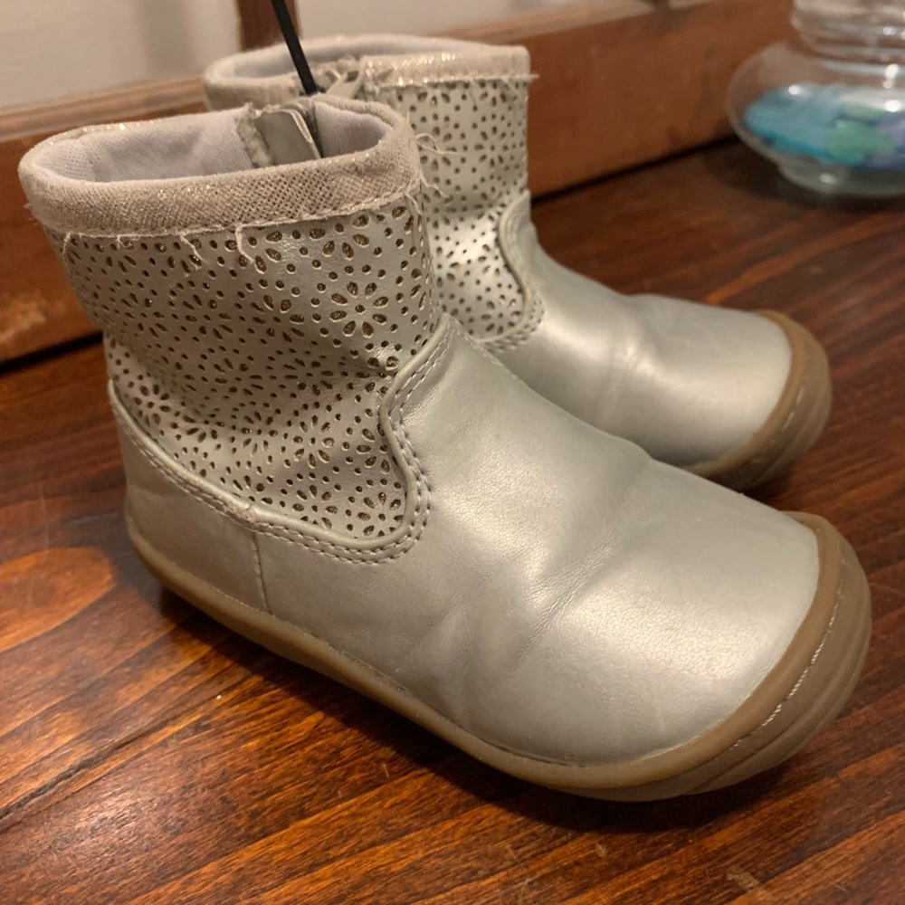 Stride Rite Madison Boots- Size 5.5M - great used condition